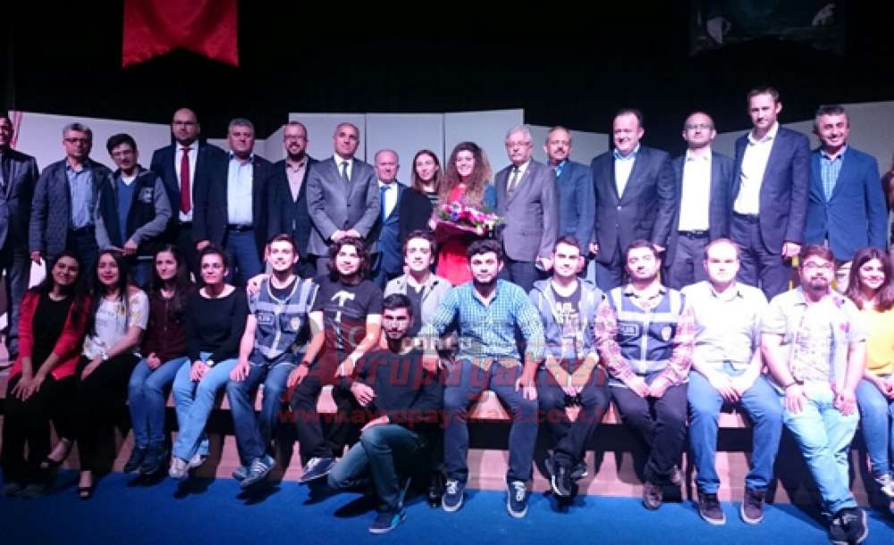 Yeşilay Çorlu Şubesi`nden Yarınlara Geç Kalmadan Oyunu Sahnelendi