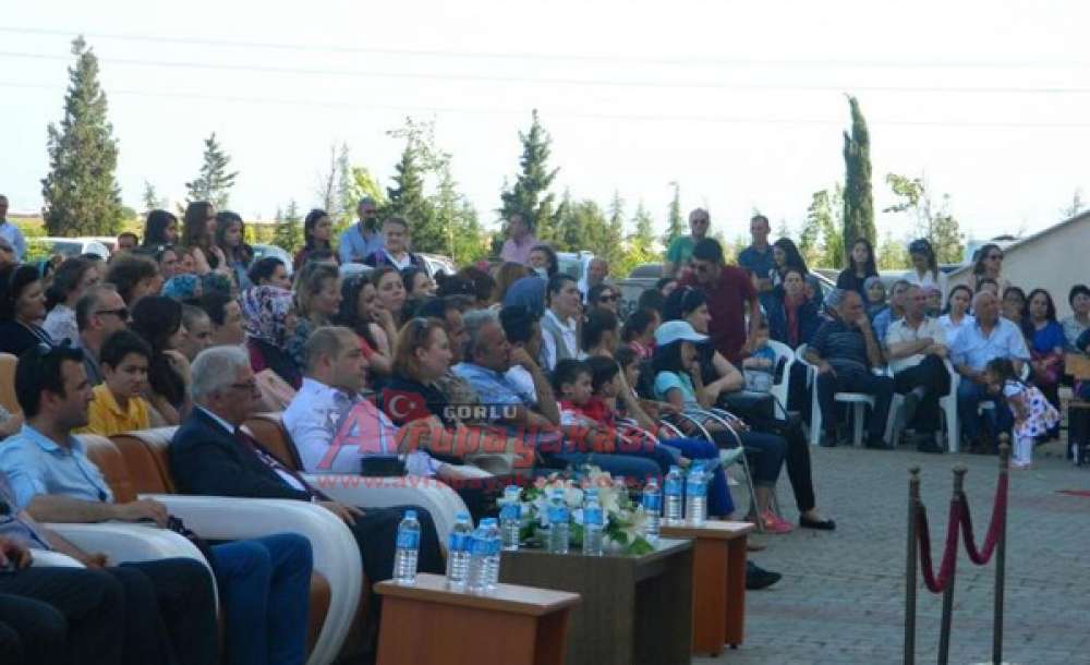 Mimar Sinan Anadolu Lisesi'nde Mezuniyet Sevinci