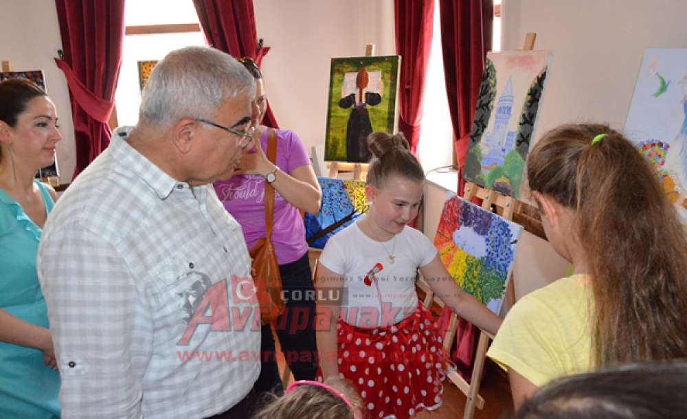 Kursiyerlerin Resim Ve El Sanatları Sergisi Açıldı