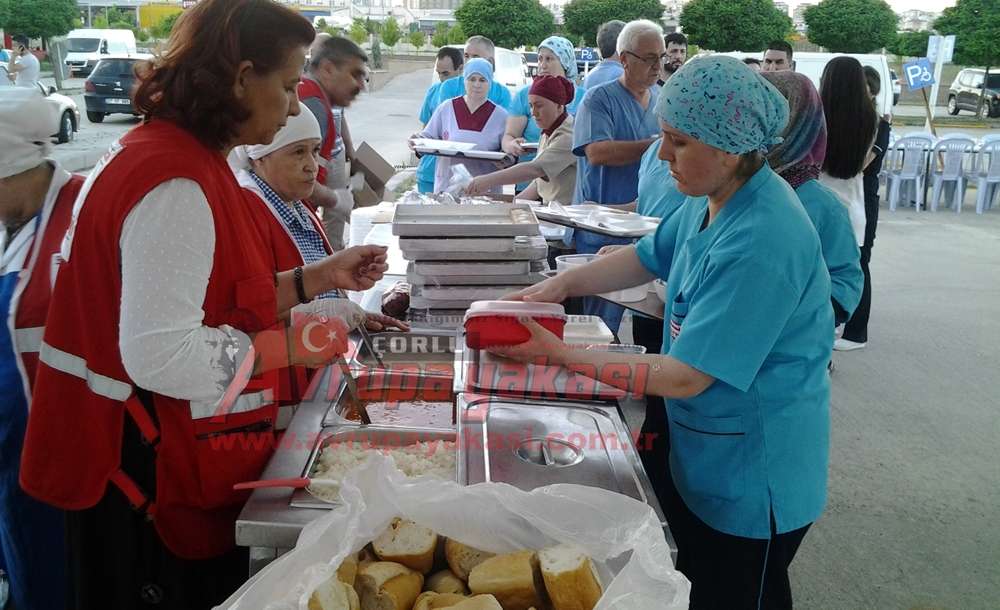 Kızılay Çorlu Devlet Hastanesi'nde İftar Düzenledi