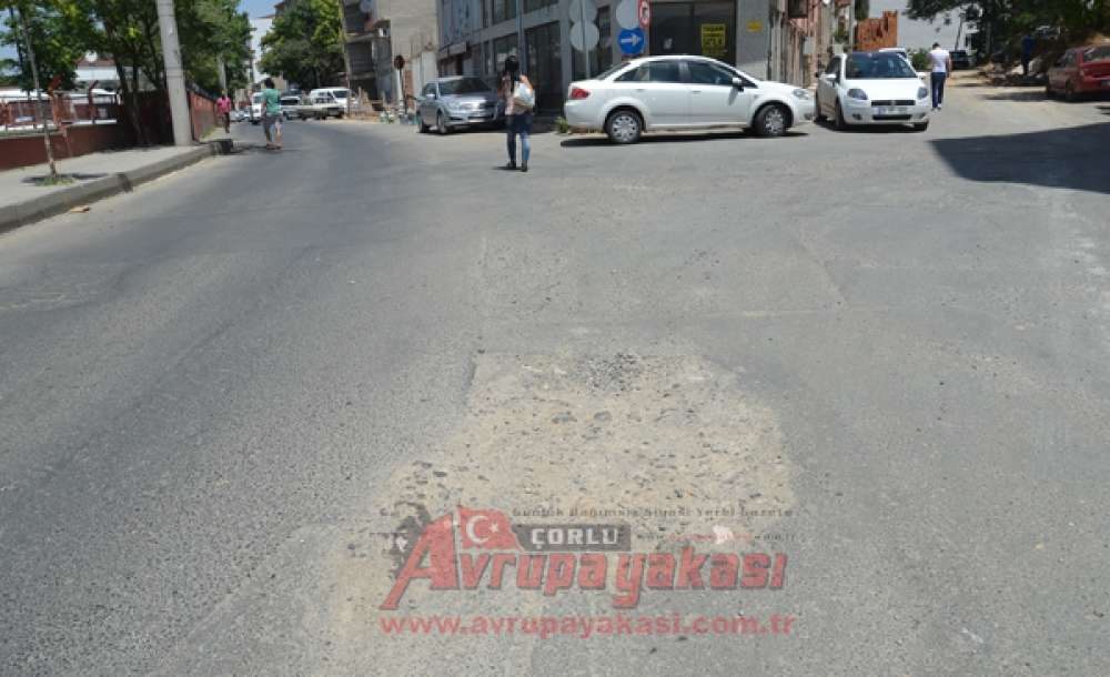Bozuk Yollar Sürücüleri İsyan Ettiriyor