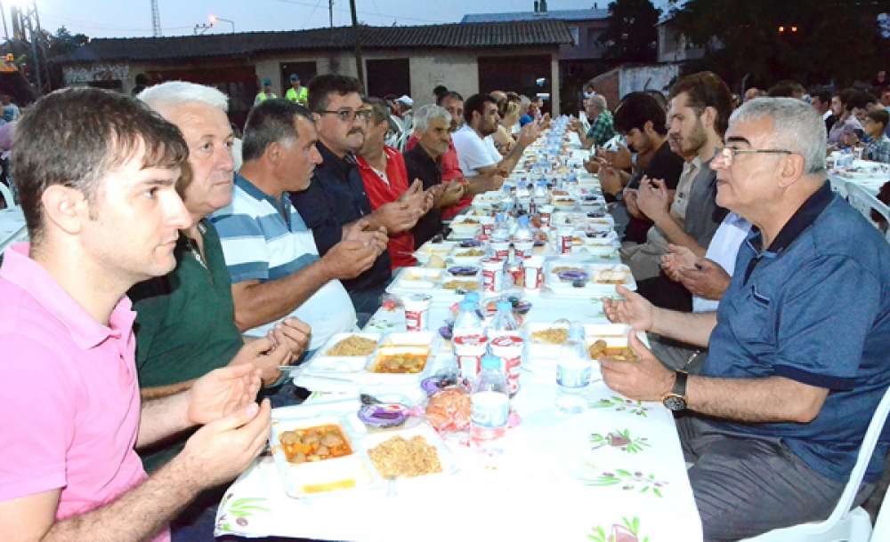 Çorlu Belediyesi'nin İftar Yemekleri Devam Ediyor