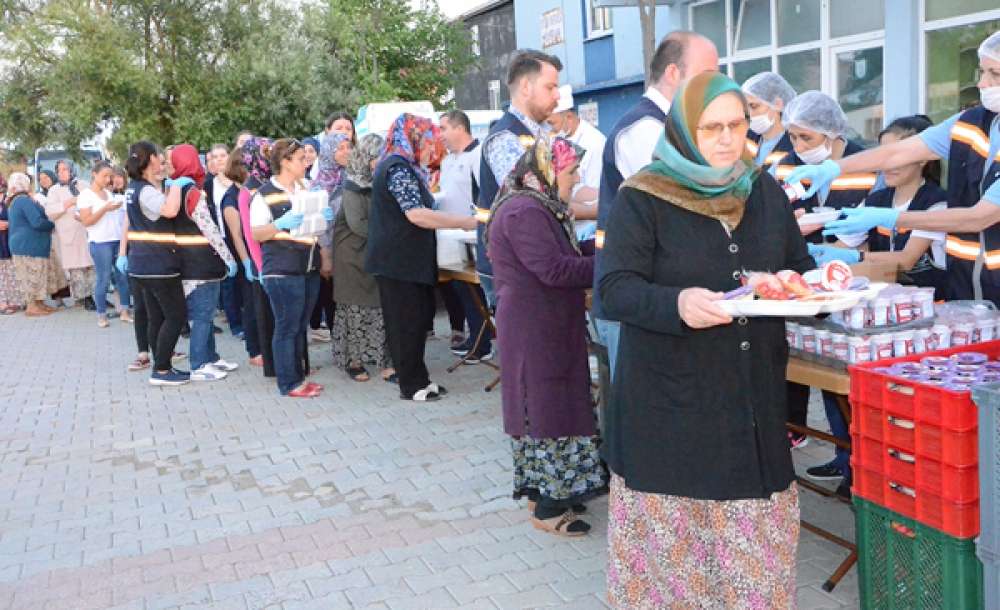 Çorlu Belediyesi'nin İftar Yemekleri Devam Ediyor