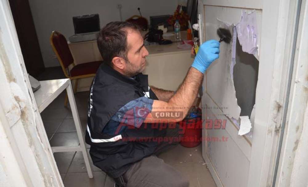 Zabıtayı Soydular