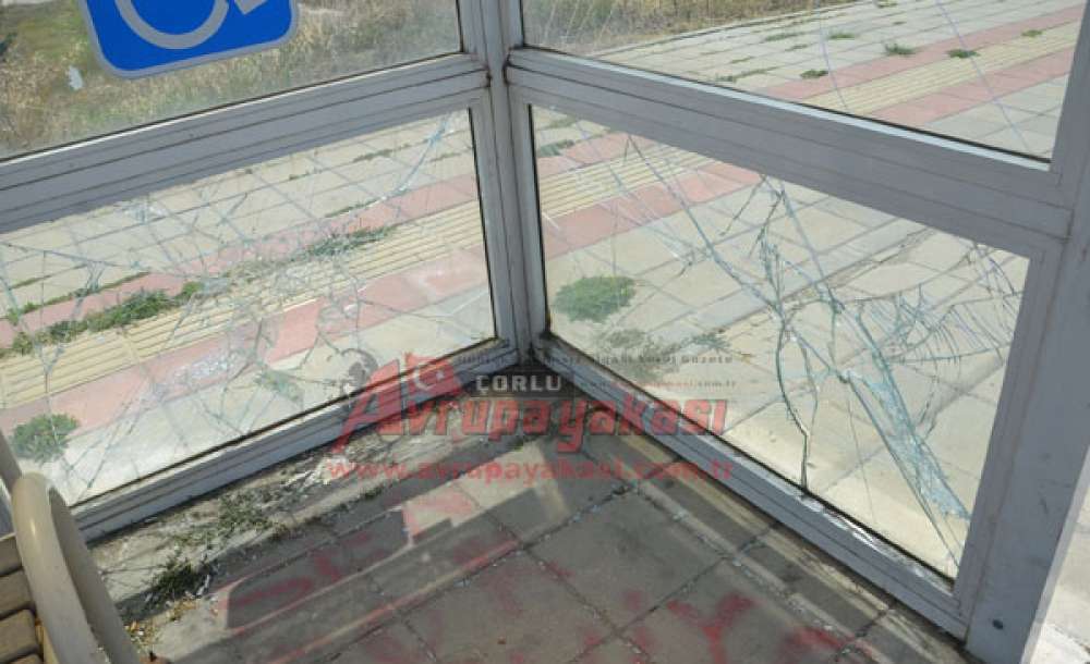 Bu Otobüs Durağı Yakışmıyor