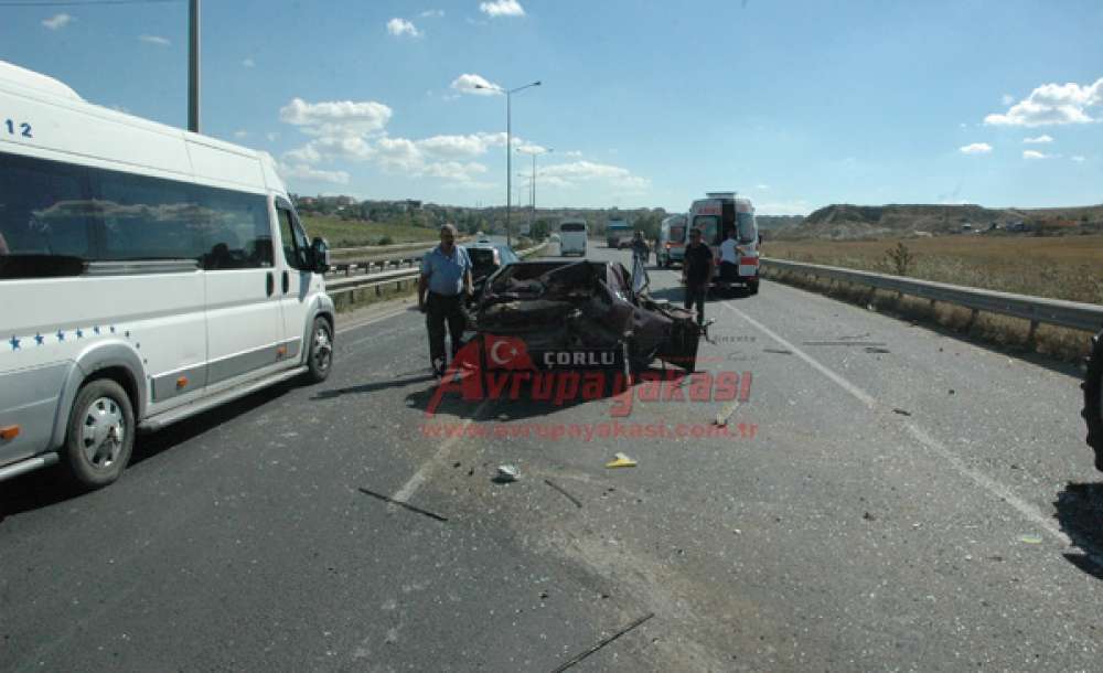 Otomobil, Minibüs, Tir Ve Traktöre Çarptı 4 Yaralı