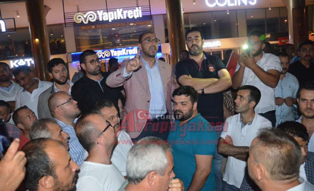 Cumhuriyetimiz Dimdik Ayakta