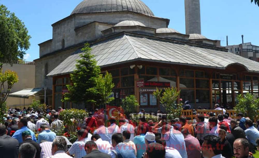 Şehitler İçin Sela Okundu