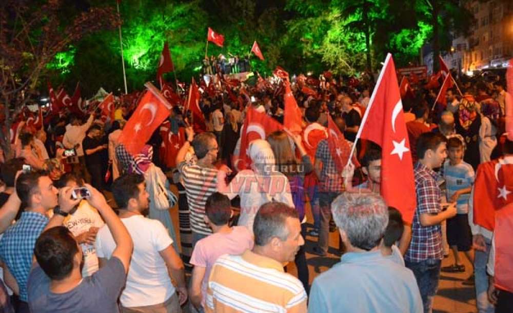 Vatandaşlar Demokrasi Nöbetinde