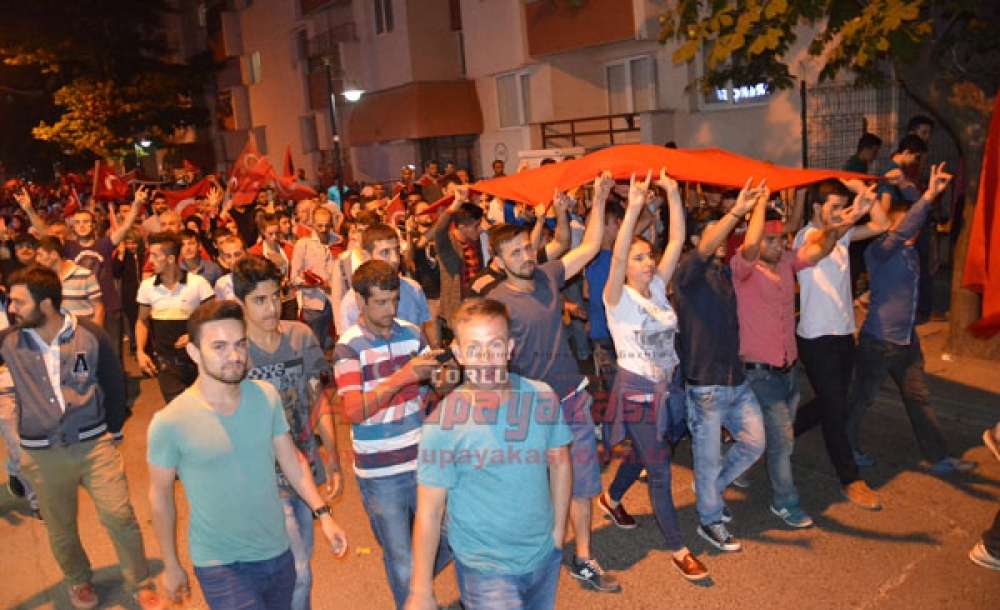 Demokrasi Nöbeti Devam Ediyor