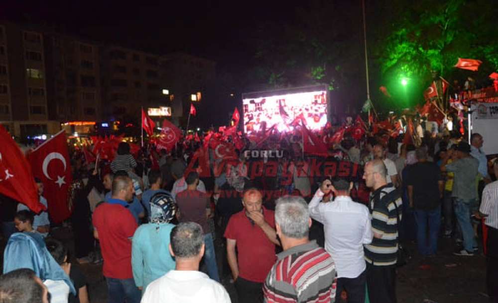 Çorlu Demokrasi Nöbetini Bırakmıyor