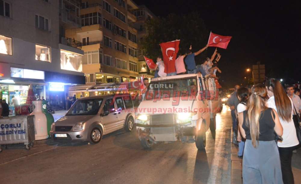 Demokrasi Nöbetleri Devam Ediyor