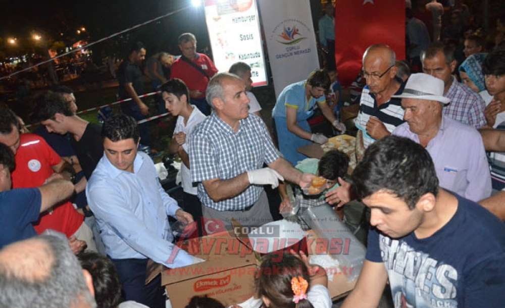 Kaymakam Kılıç'tan Demokrasi Nöbetine Katılanlara Lokma