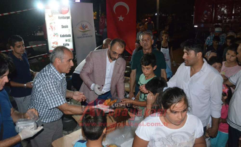 Kaymakam Kılıç'tan Demokrasi Nöbetine Katılanlara Lokma