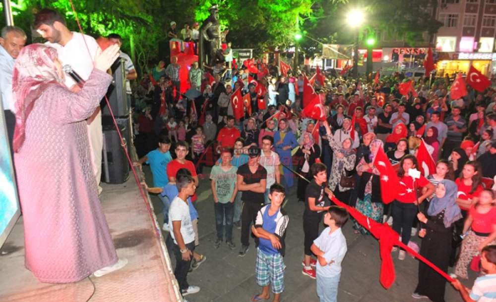 Demokrasi Nöbetleri Devam Ediyor