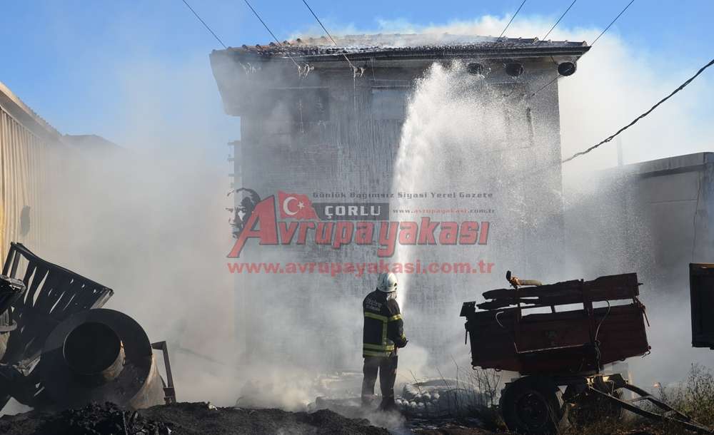Sanayi Sitesi'ndeki Yangın Korkuttu