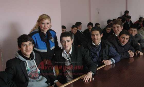Çorlu Tdp Ve Kom'dan Öğrencilere Madde Bağımlılığı Semineri