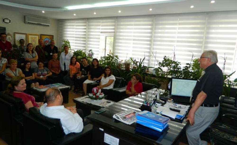 Müdür Güçlü Kurum Çalışanları Ile Bayramlaştı