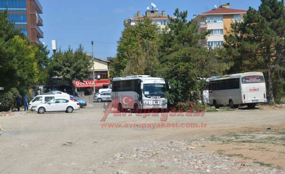 Hastane Bahçesi Çöplüğe Döndü