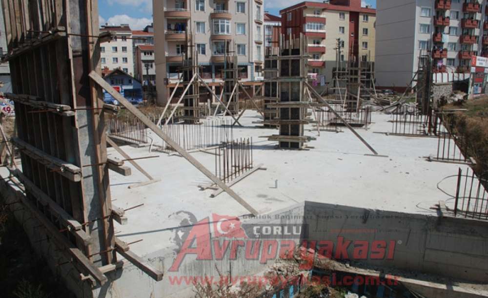 Gençlik Merkezi Yarım Kaldı