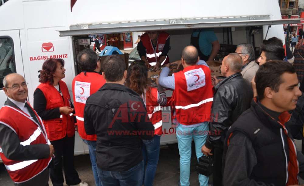 Kızılay Çorlu Şubesi'nden Vatandaşlara Aşure İkramı