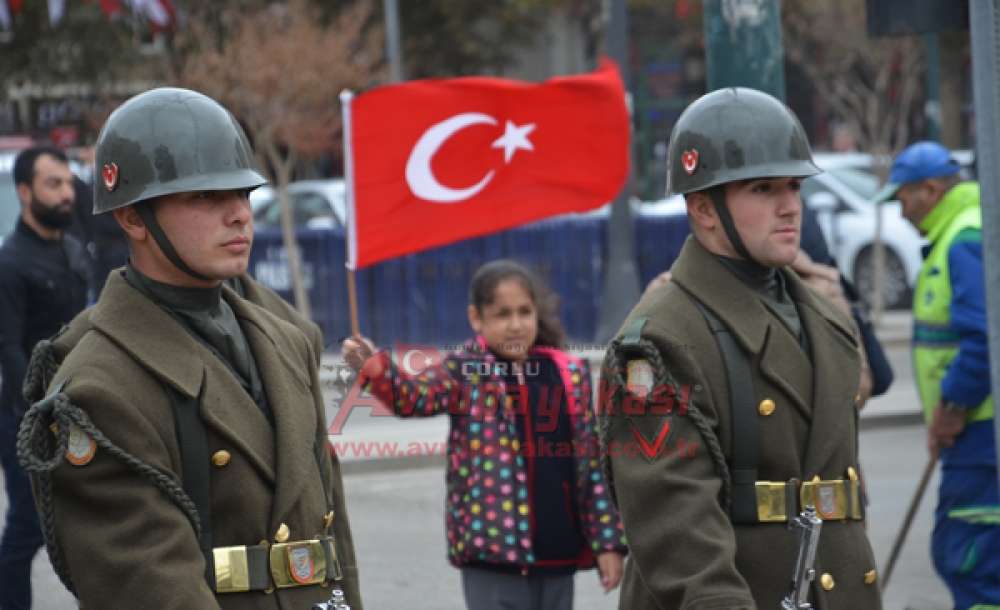Cumhuriyet Bayramı Çelenk Töreniyle Başladı