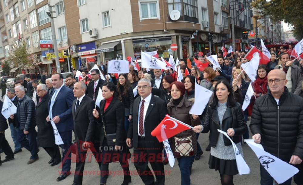 Çorlu'da Binlerce Kişi Cumhuriyet İçin Yürüdü