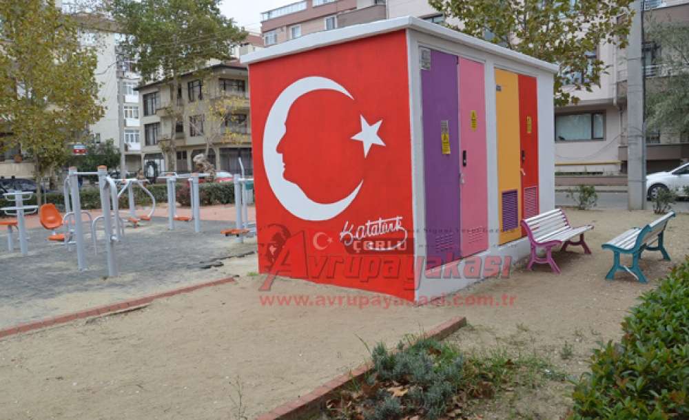 Bahçelievler Parkı'na Türk Bayraklı Atatürk Silueti