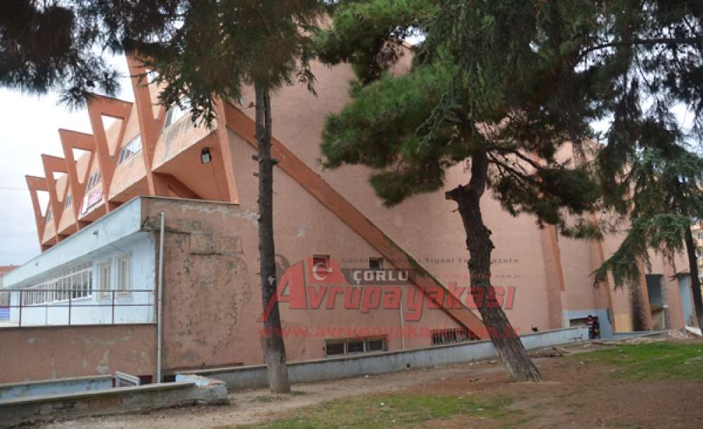 Çorlu Kapalı Spor Salonu Tadilata Alındı