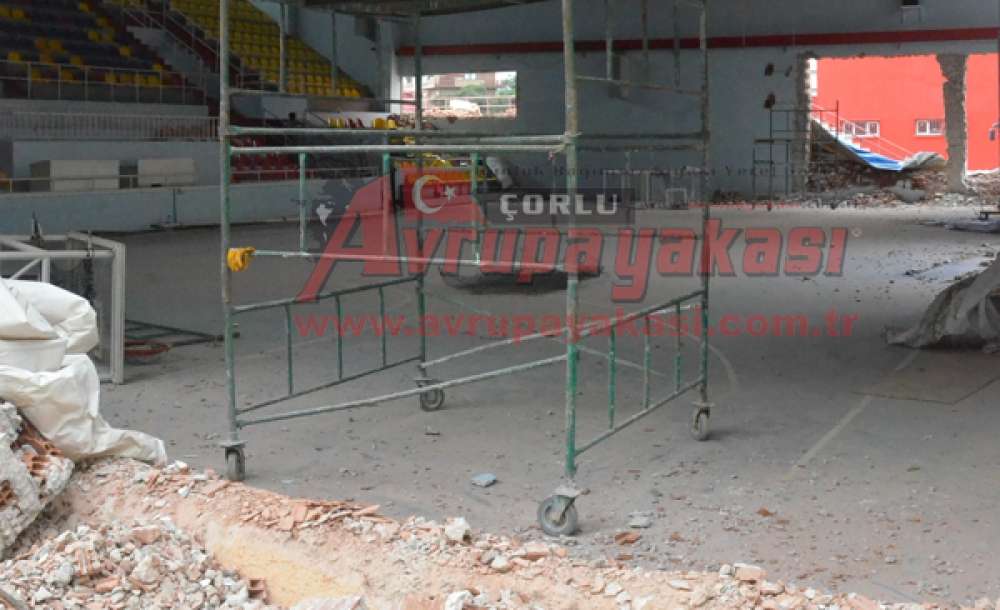 Çorlu Kapalı Spor Salonu Tadilata Alındı