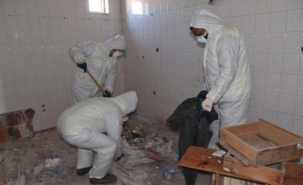 Çorlu Belediyesi Metruk Alanları Temizliyor