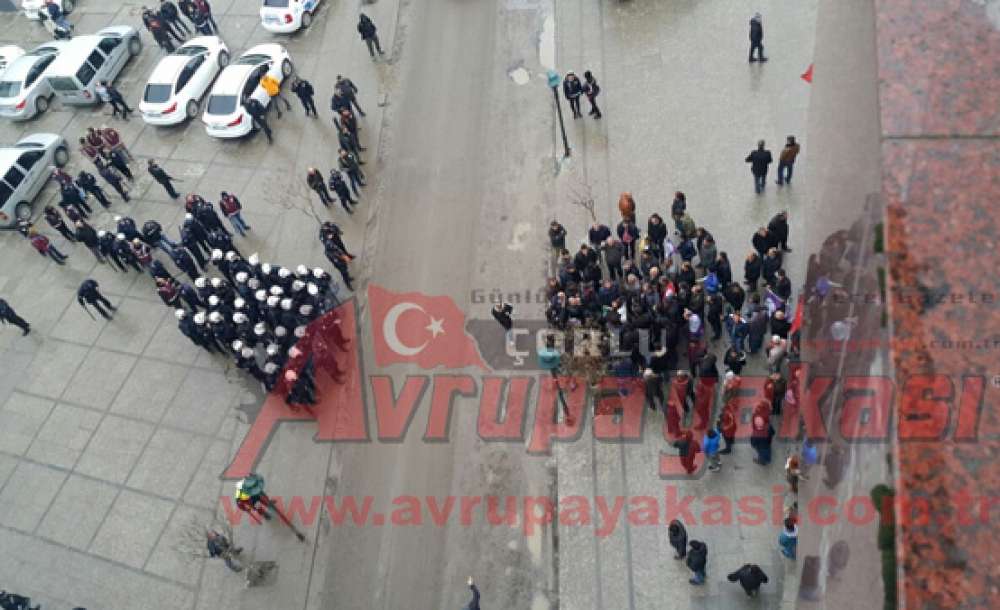 İzinsiz Basın Açıklaması Yapmak İsteyen Gruba Polis Müdahalesi 22 Gözaltı