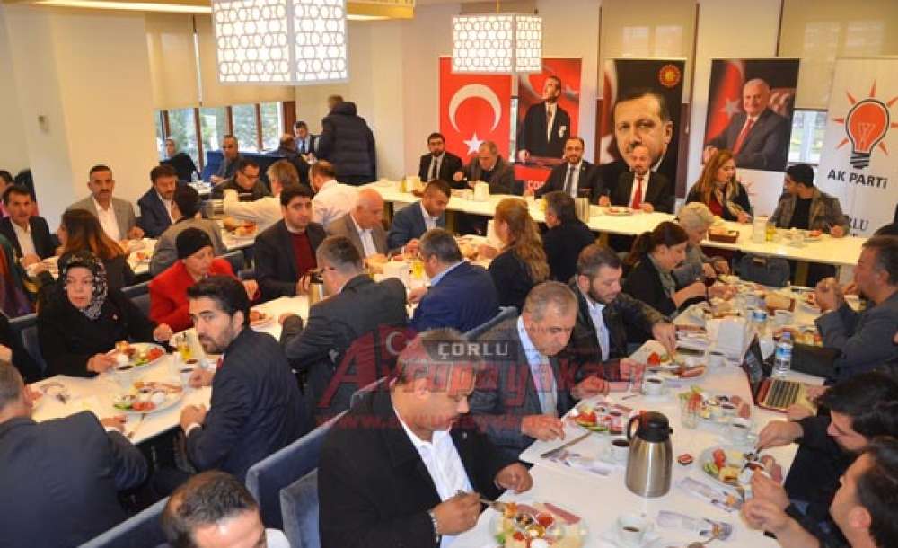Ak Partiden Mahalle Teşkilatları Toplantısı