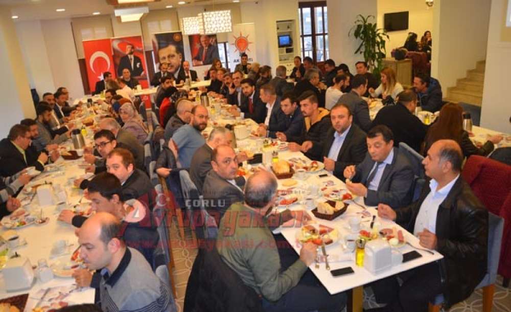 Ak Partiden Mahalle Teşkilatları Toplantısı