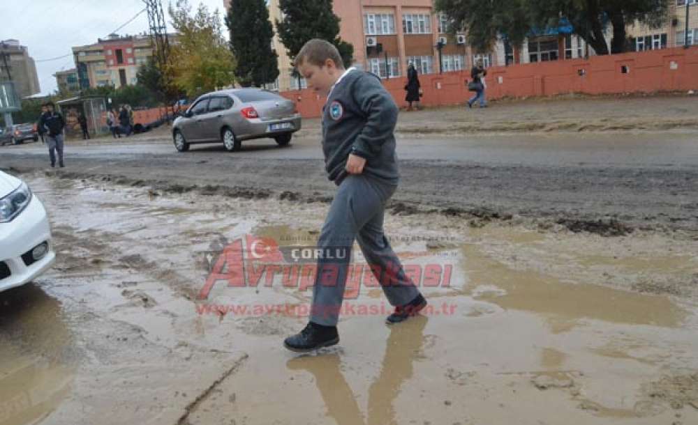 Öğrencilerin Çamur İsyanı