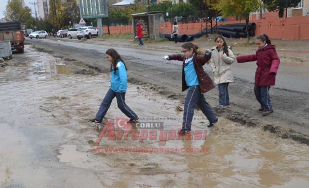 Öğrencilerin Çamur İsyanı