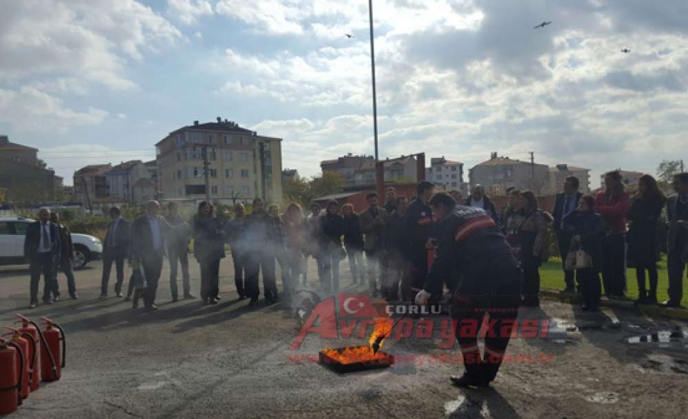 Çorlu'daki Okullara Yangın Eğitimi