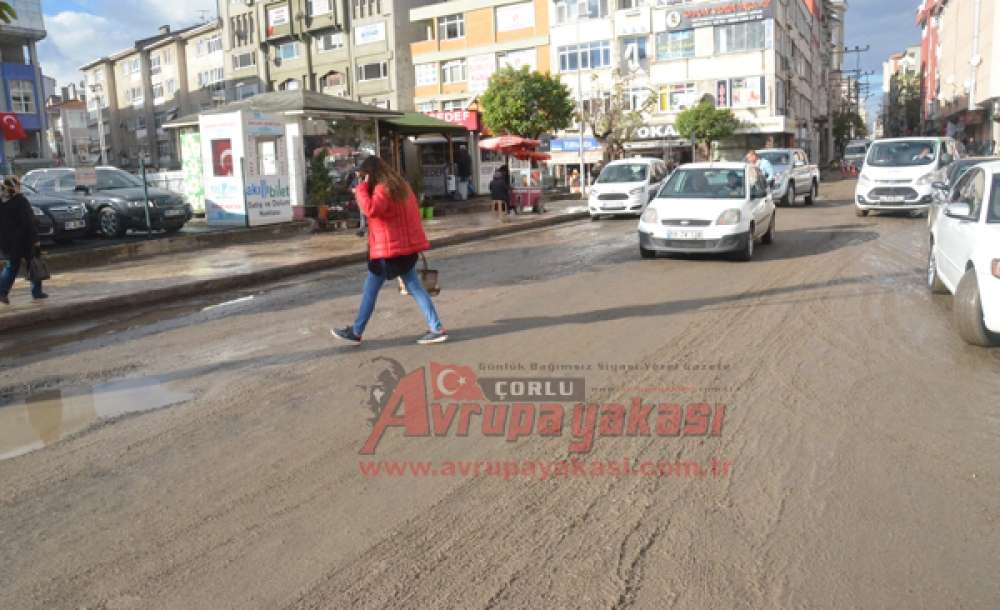Kumyol'du Çamur Yol Oldu