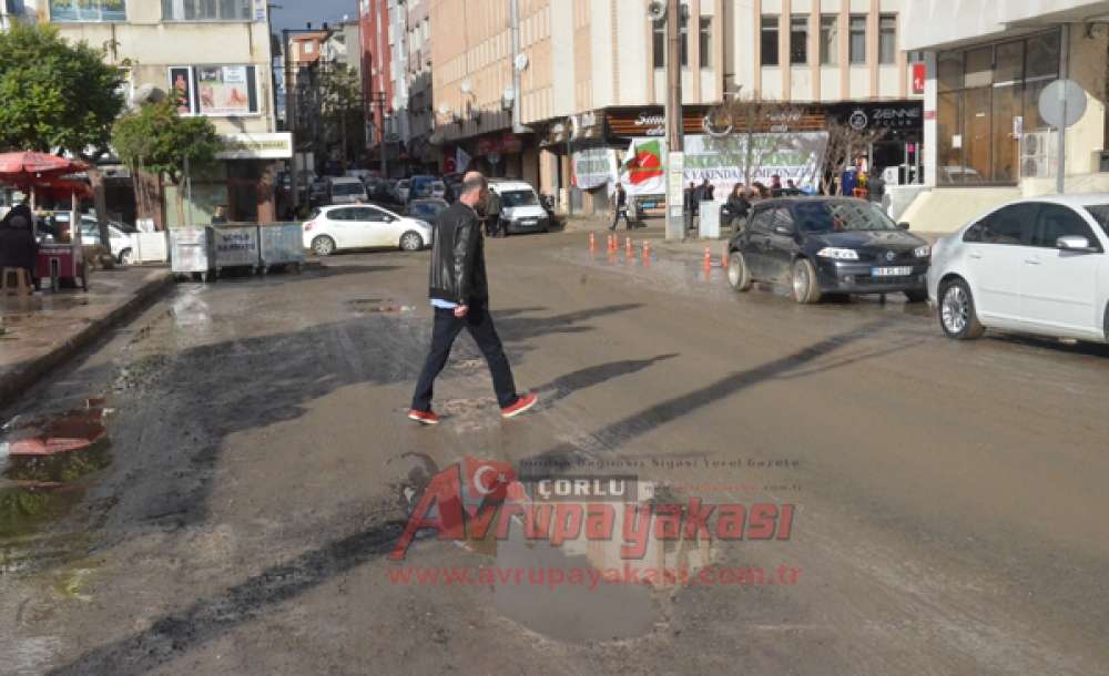 Kumyol'du Çamur Yol Oldu