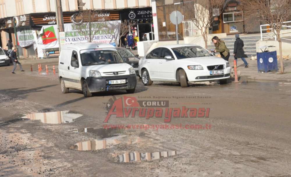 Kumyol'du Çamur Yol Oldu