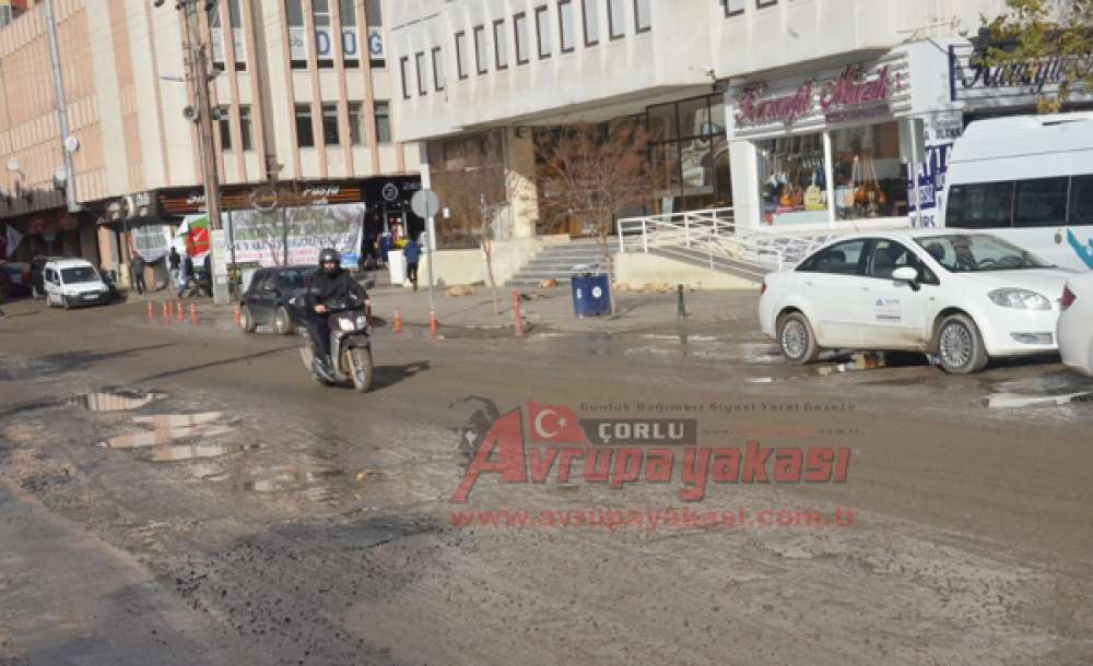 Kumyol'du Çamur Yol Oldu