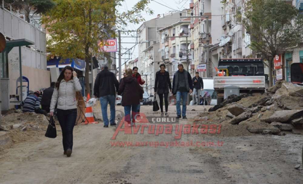 Kumyol Caddesi'nde Altyapı Çalışmaları Sürüyor