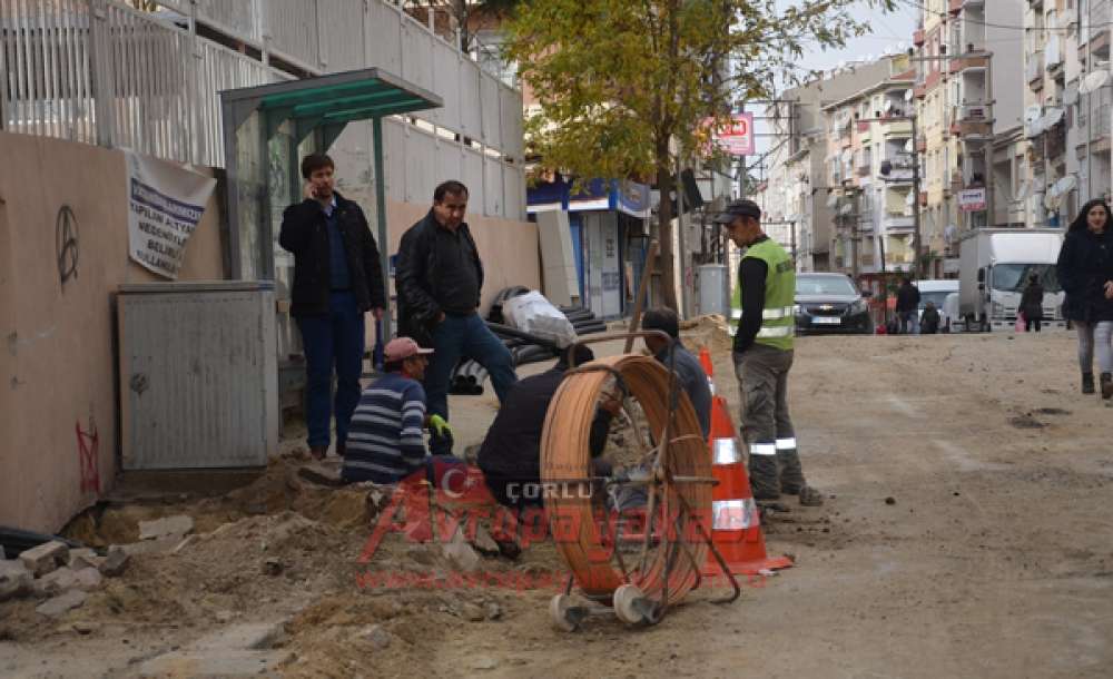 Kumyol Caddesi'nde Altyapı Çalışmaları Sürüyor
