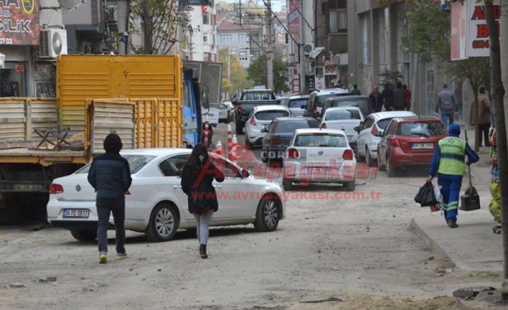 Kumyol Caddesi'nde Altyapı Çalışmaları Sürüyor