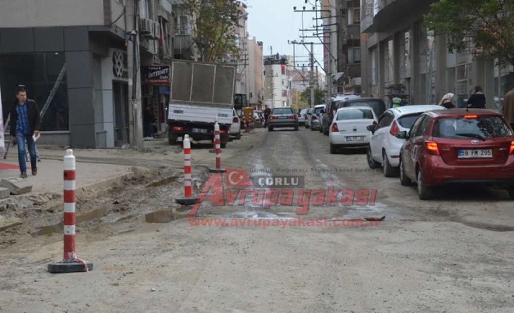 Kumyol Caddesi'nde Altyapı Çalışmaları Sürüyor