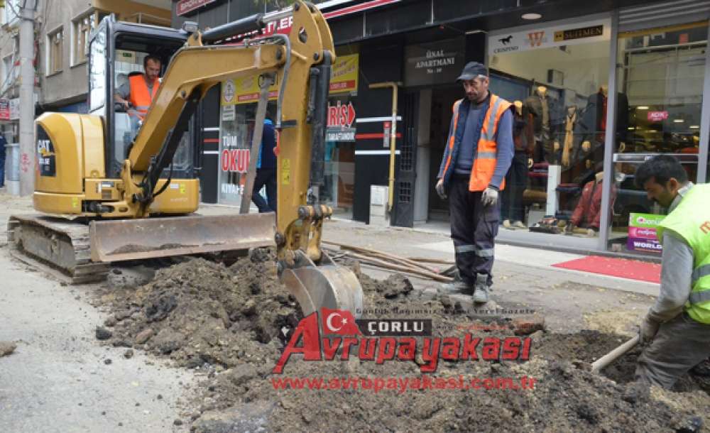 Kumyol Caddesi'nde Altyapı Çalışmaları Sürüyor