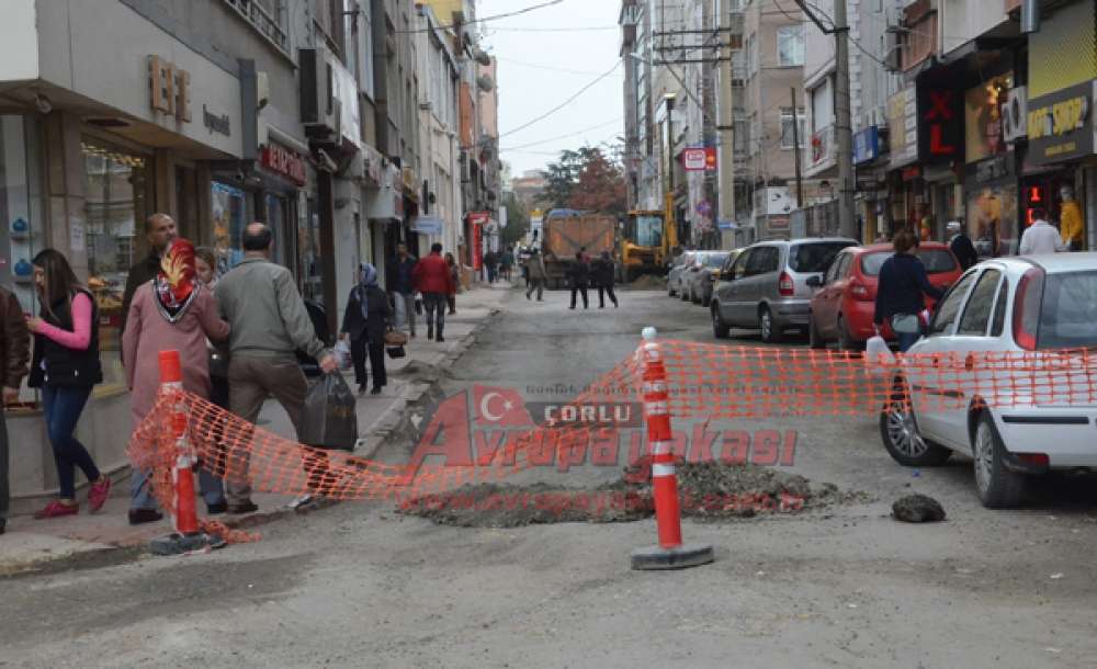 Kumyol Caddesi'nde Altyapı Çalışmaları Sürüyor