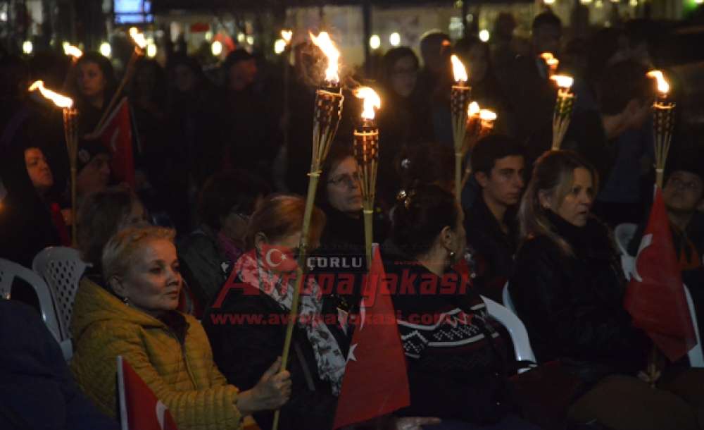 Chp'li Gençlerden Atatürk'e Saygı Nöbeti