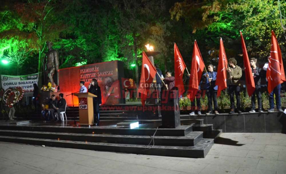 Chp'li Gençlerden Atatürk'e Saygı Nöbeti