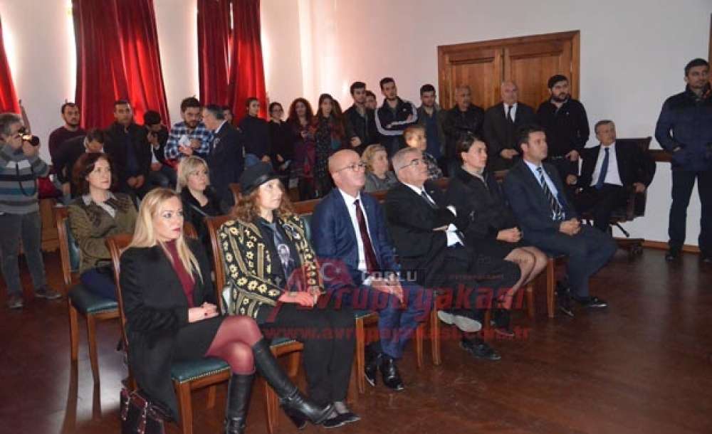 Chp'nin Alternatif Komisyonundan Atatürk Resimleri Sergisi